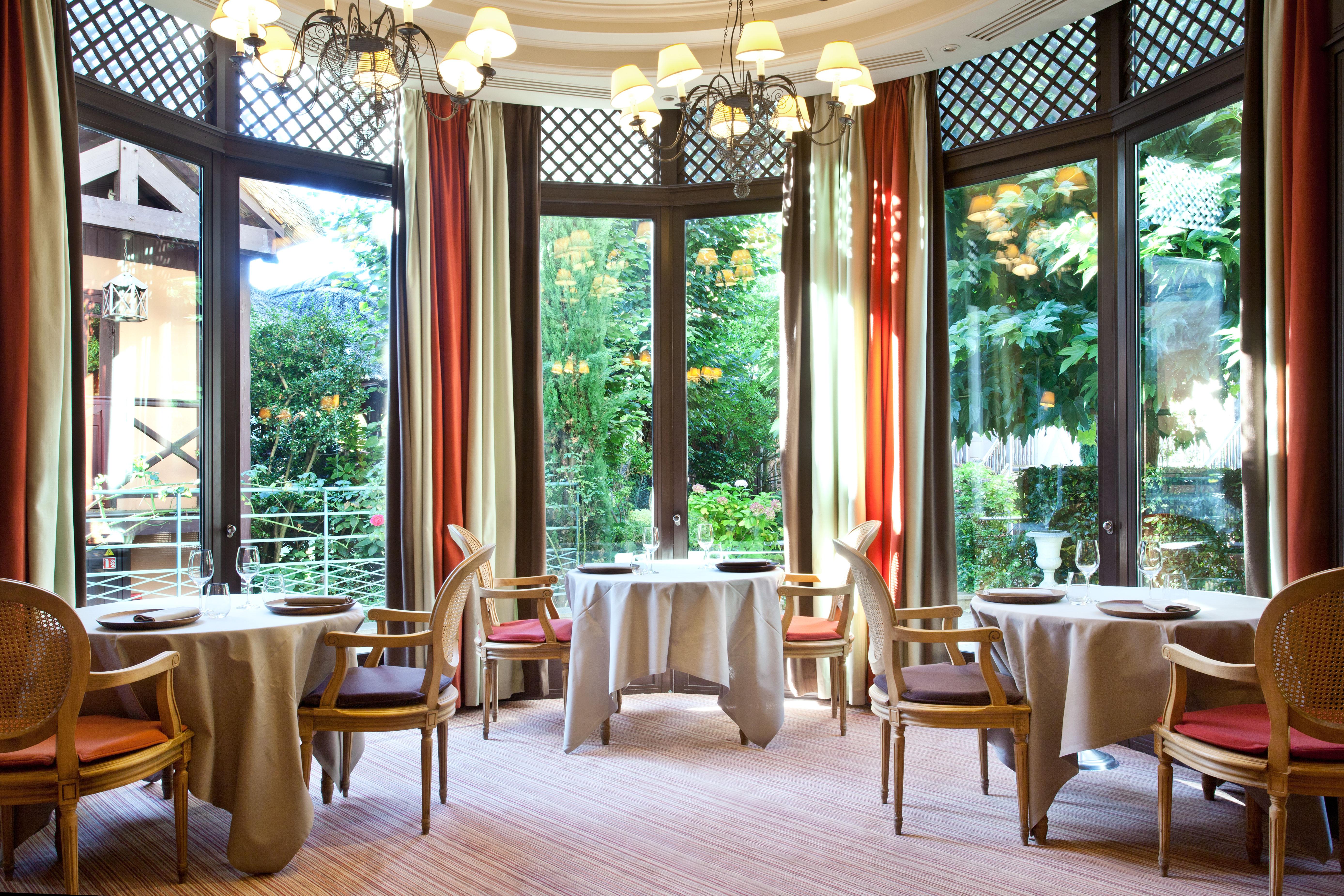Hotel Les Etangs De Corot Ville-dʼAvray Exterior foto